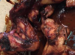 Una foto de Alitas de pollo a la barbecue