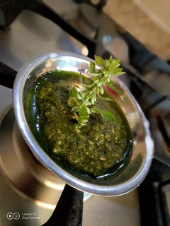 Una foto de Pesto (albahaca)