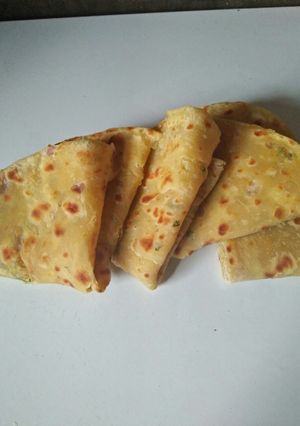A picture of Onion and coriander chapati.