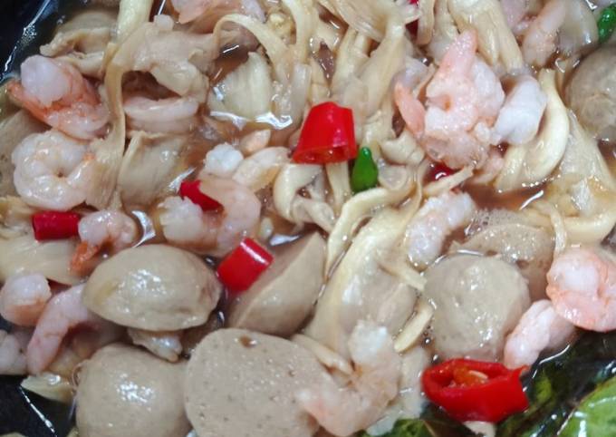 Tumis jamur tiram udang bakso