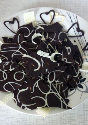 A picture of Chocolate garnish shapes.