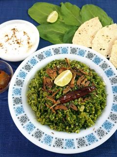 લસુની પાલક ખીચડી (Garlic Palak khichdi Recipe in Gujarati) રેસીપી મુખ્ય ફોટો