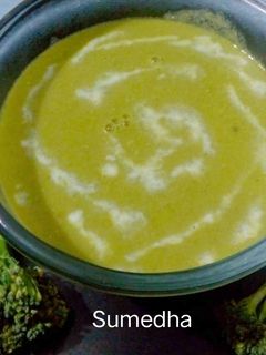 ब्रोकोली सूप (broccoli soup recipe in marathi) रेसिपी चे मुख्य फोटो