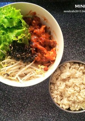 รูปของ ข้าวยำปลาหมึกผัดเผ็ด (นักจีพิบิมบับ) #อาหารเกาหลี