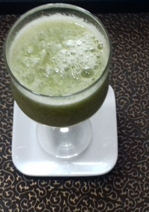 A picture of Fresh Kiwifruit Juice with Lemon,No Sugar.