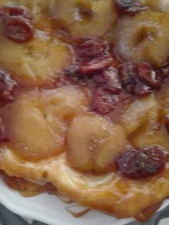 Una foto de Tarta tatín de manzana y plátano