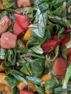 Salat (Feldsalat) mit Tomaten, Gurken,Paprika,Petersilie,Minze Rezepthauptbild