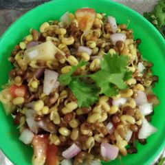 A picture of Sprouted lentils alu chat.