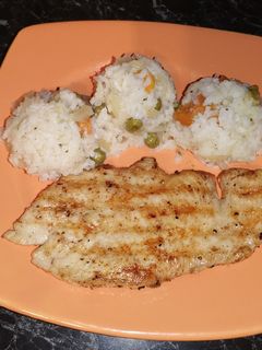 O poză a rețetei Orez cu legume și piept de pui la grătar 😋.