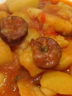 Una foto de Patatas con chorizo