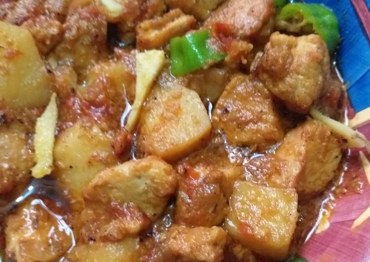 Step-by-Step Guide to Make Favorite Aloo chicken karahi