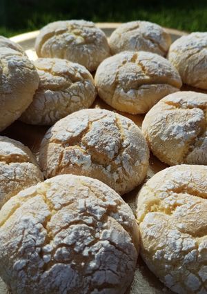 Una foto de Galletitas de limón craqueladas