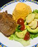 Churrasco a la Plancha con Ensalada y Puré de Polenta!