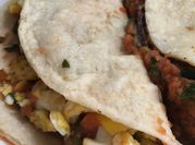 Una foto de taco de queso panela
