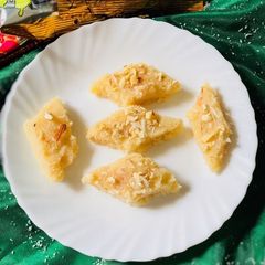 A picture of Coconut barfi.