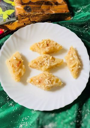 A picture of Coconut barfi.