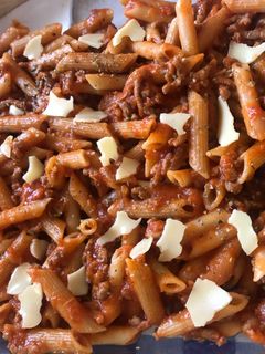 Una foto de Macarrones boloñesa antes de fundir 🤤
