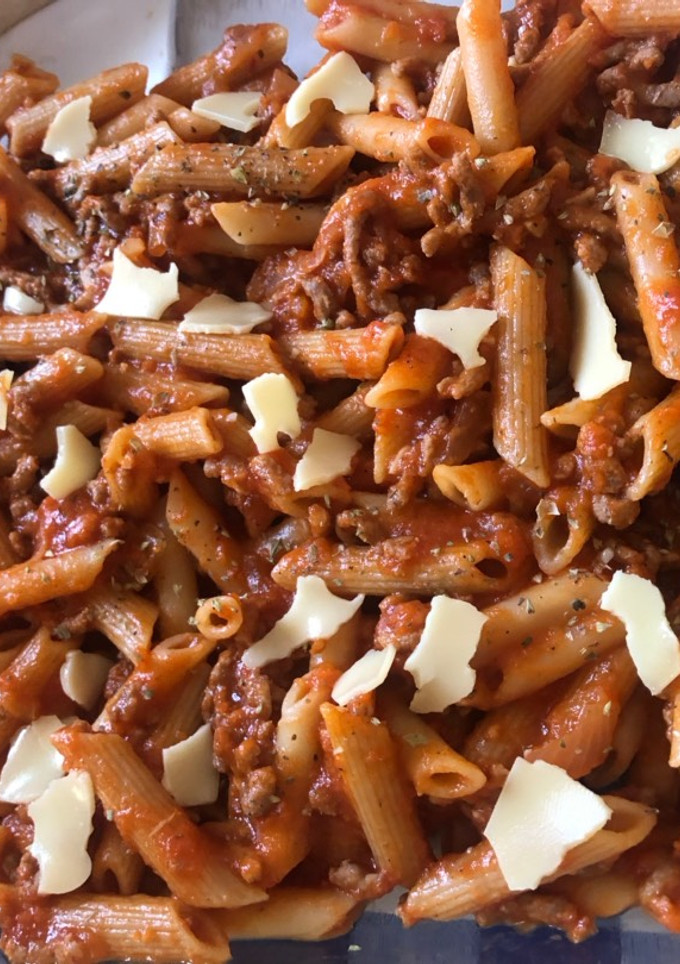 Una foto de Macarrones boloñesa antes de fundir 🤤