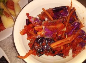 Una foto de Col roja uruguaya, estilo kimchi