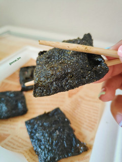 Una foto de Crujiente de alga nori con pipas de calabaza
