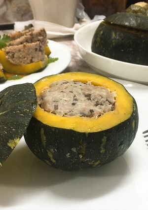 Hình của món Bí đỏ nhồi thịt hấp.