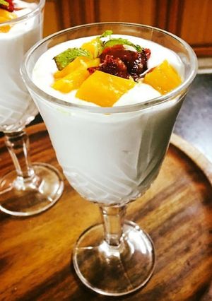 A picture of Fresh mango strawberry cream.