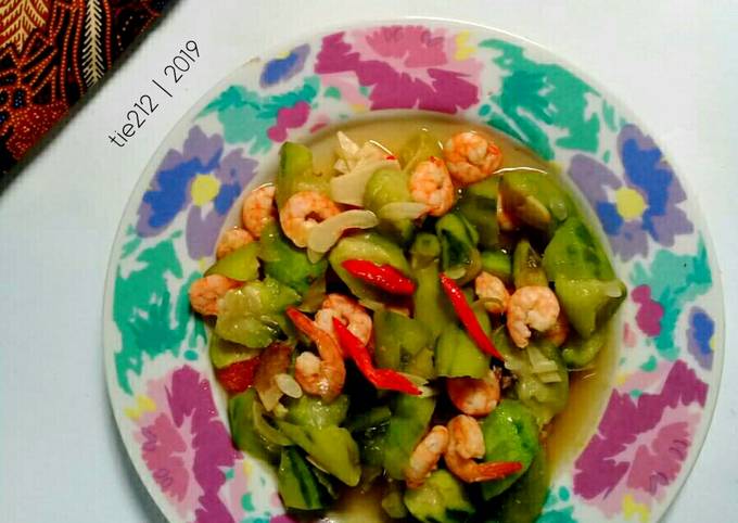 Resep Tumis Gambas Udang Oleh Titiek Purnomo Cookpad