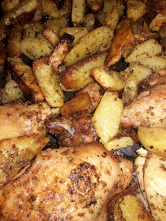 Una foto de Pata muslo con papas al horno