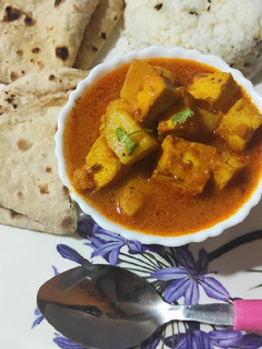 सात्विक आलू पनीर की सब्जी (Satvik aloo paneer ki sabzi recipe in hindi) रेसिपी मुख्य फोटो