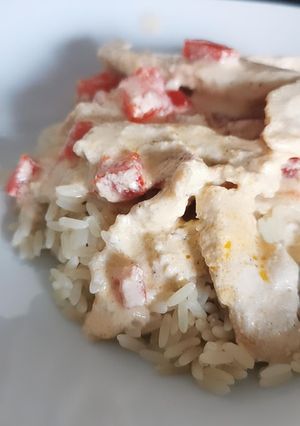 Une photo de Émincé de poulet à la crème de poivron