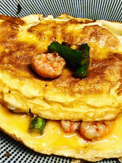 Una foto de Tortilla de setas, espárragos, cherry y alistados