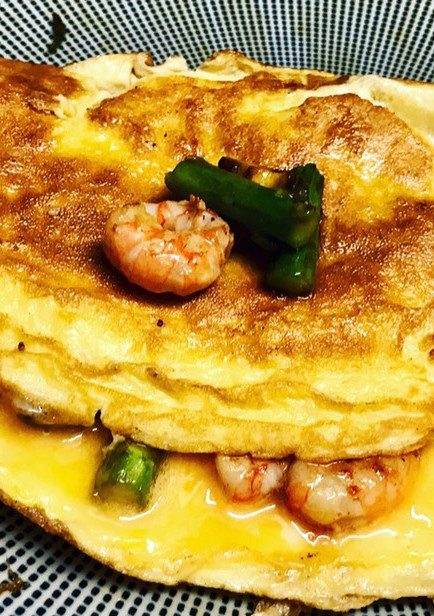 Una foto de Tortilla de setas, espárragos, cherry y alistados