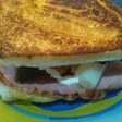 Sándwich vegetal con jamón y queso