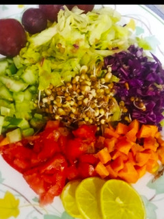 સલાડ (salad recipe in Gujarati) રેસીપી મુખ્ય ફોટો