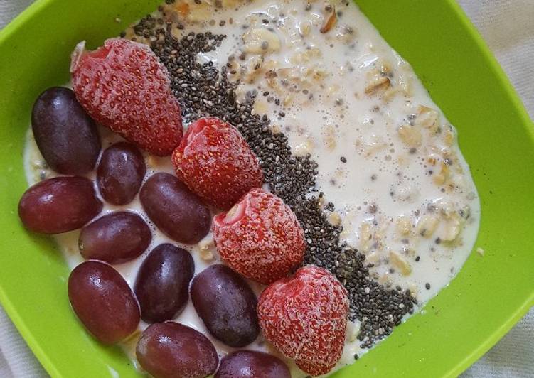 Overnight Oats Topped With Strawberries and Grapes
