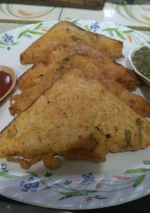 A picture of Bread pakora stuff with Paneer.