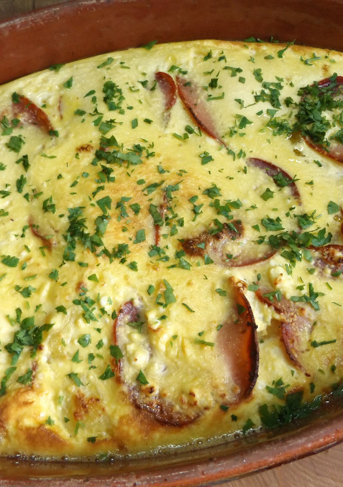 Una foto de Pastel de patatas con requesón y lomo embuchado
