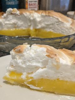 A picture of Lemon Meringue Pie.