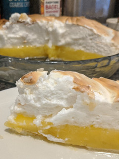 A picture of Lemon Meringue Pie.