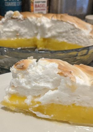 A picture of Lemon Meringue Pie.