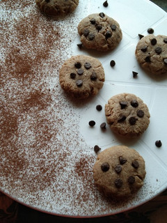 A picture of Vanilla chocochips cookies.