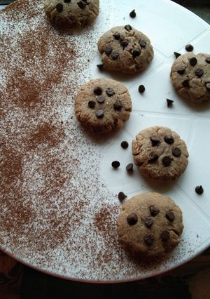 A picture of Vanilla chocochips cookies.
