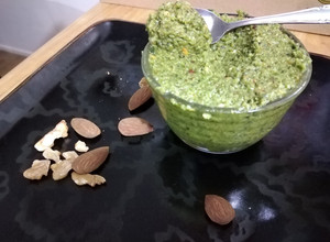 Una foto de Pesto de albahaca