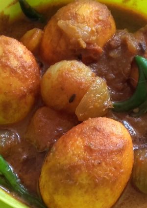 গোটা পেঁয়াজ দিয়ে ডিম কারি রেসিপির প্রধান ছবি