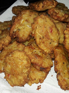 Una foto de Croquetas de papa rallada y algo más