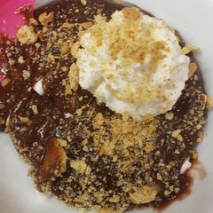 A picture of S'mores dessert.
