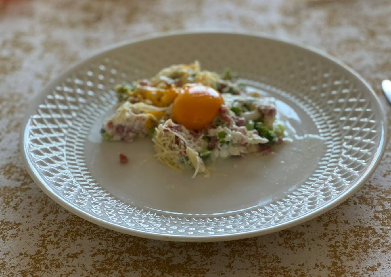 Huevos con brocoli, jamón y parmesano en el micro