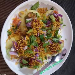 A picture of Idli bhel.