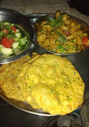 મટર પૂરી (matar puri recipe in gujarati) રેસીપી મુખ્ય ફોટો
