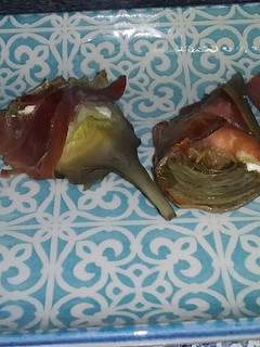 Una foto de Alcachofas con queso de cabra y jamón